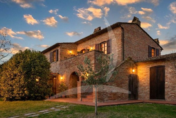 casa indipendente in vendita a Cortona in zona Casale