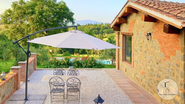casa indipendente in vendita a Cortona