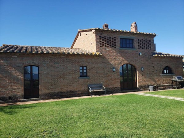 casa indipendente in vendita a Cortona