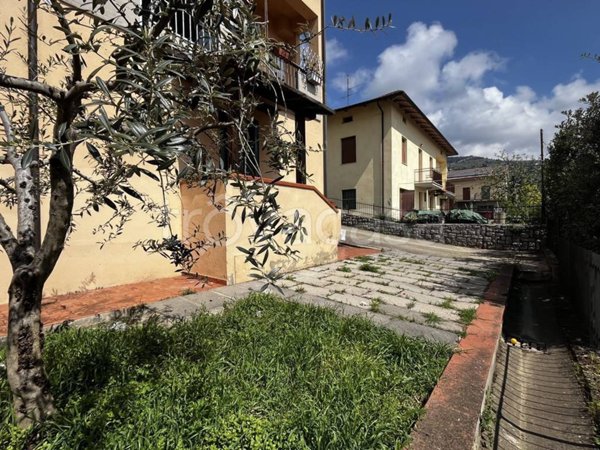 appartamento in vendita a Cortona in zona Camucia
