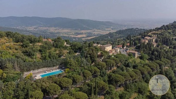 casa indipendente in vendita a Cortona