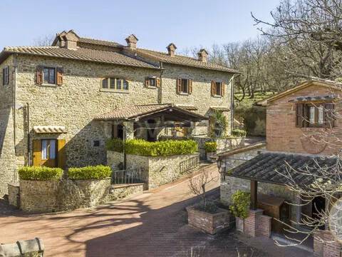 casa indipendente in vendita a Cortona