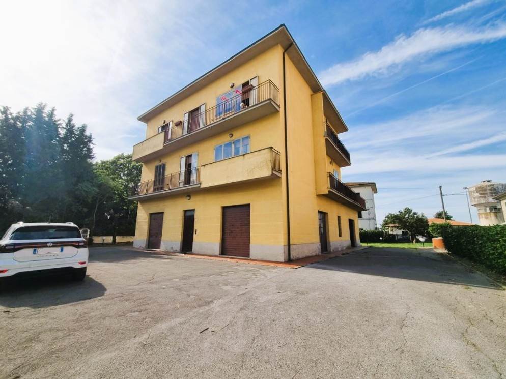 casa indipendente in vendita a Cortona in zona Terontola