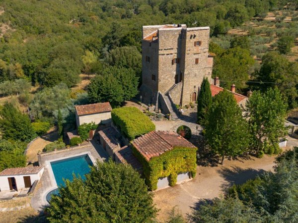 casa indipendente in vendita a Cortona