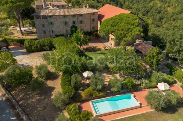 casa indipendente in vendita a Cortona
