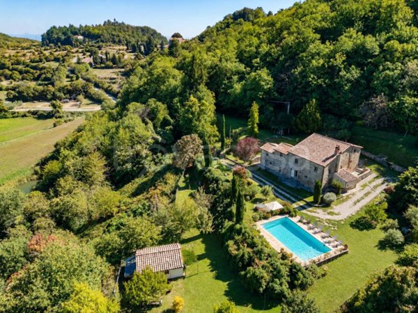 casa indipendente in vendita a Cortona in zona Poggioni
