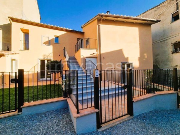 appartamento in vendita a Cortona in zona Camucia
