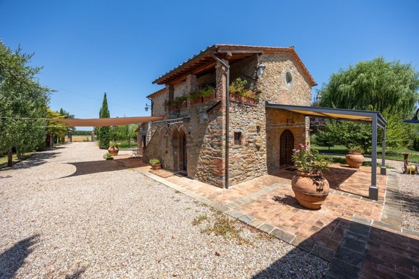 casa indipendente in vendita a Cortona