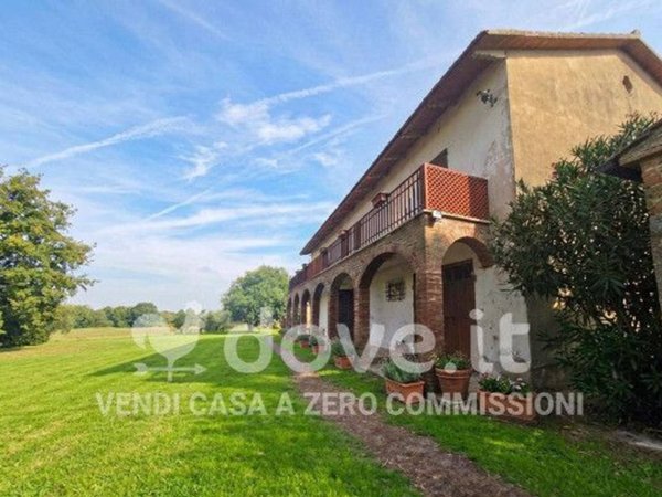 casa indipendente in vendita a Cortona