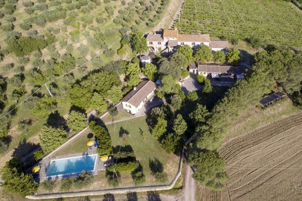 casa indipendente in vendita a Cortona