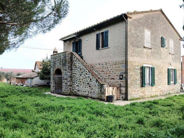 casa indipendente in vendita a Cortona