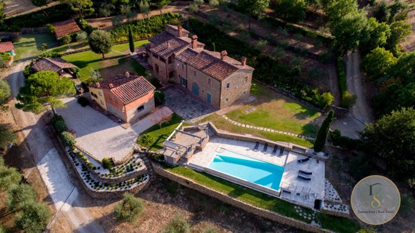 casa indipendente in vendita a Cortona