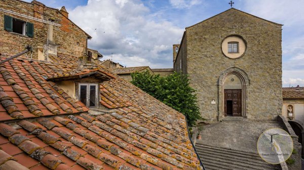 casa indipendente in vendita a Cortona