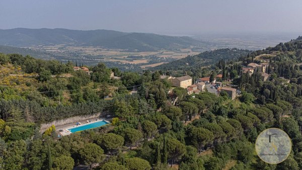 casa indipendente in vendita a Cortona