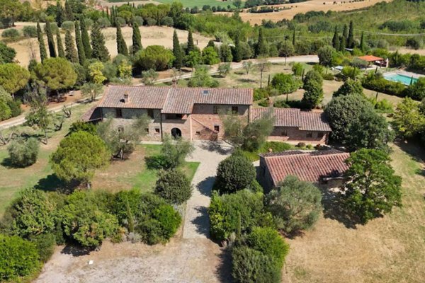 casa indipendente in vendita a Cortona