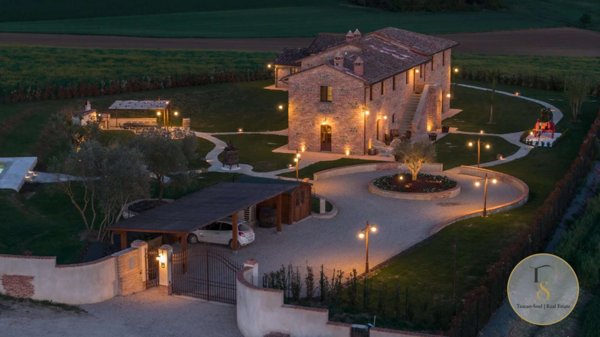 casa indipendente in vendita a Cortona in zona Farneta
