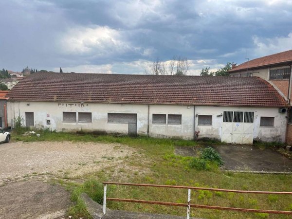 locale di sgombero in vendita a Foiano della Chiana in zona Pozzo della Chiana