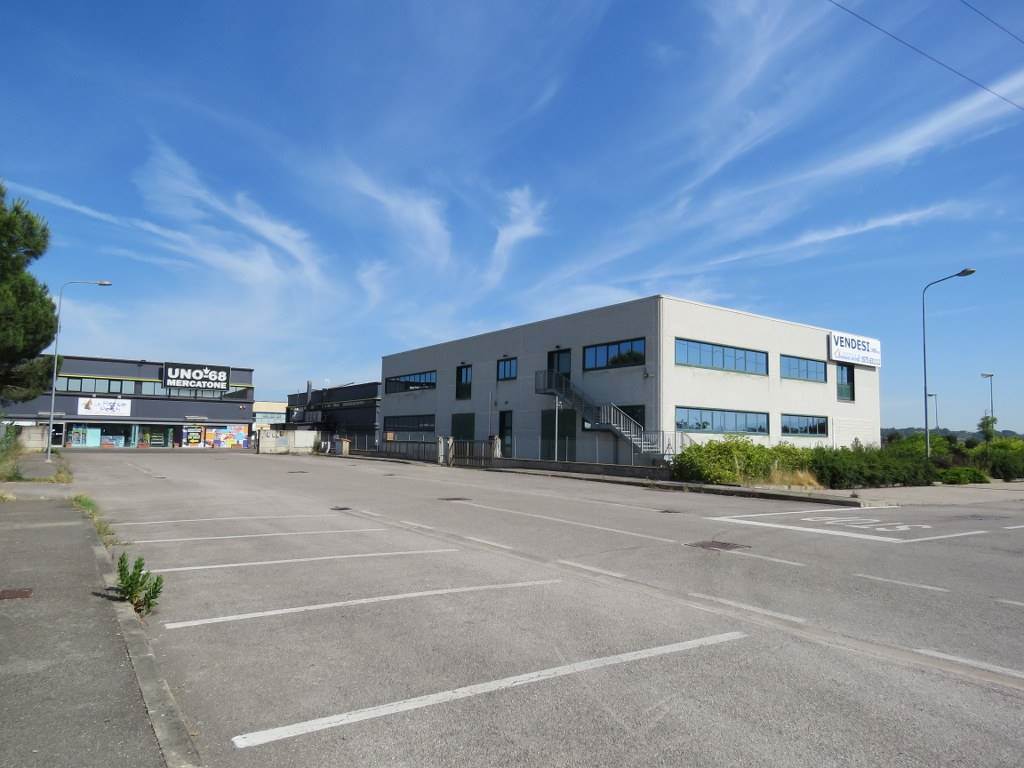 locale commerciale in vendita a Foiano della Chiana
