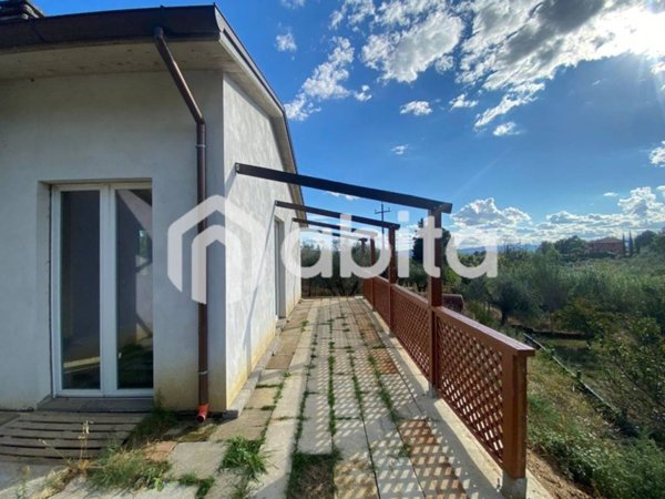 casa indipendente in vendita a Loro Ciuffenna in zona San Giustino Valdarno
