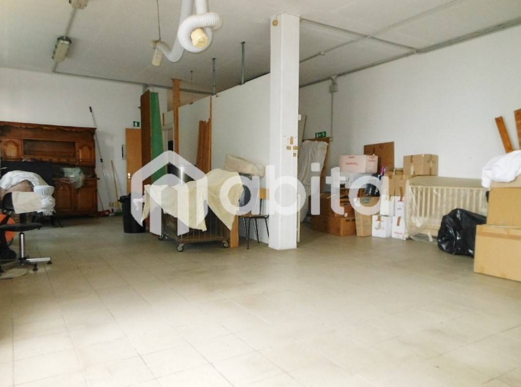 locale commerciale in vendita a Loro Ciuffenna