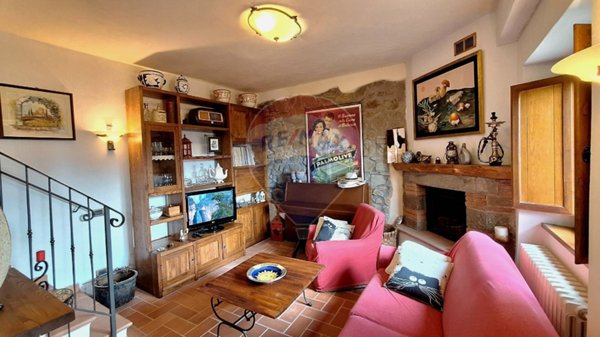 casa indipendente in vendita a Loro Ciuffenna in zona Modine/Gorgiti