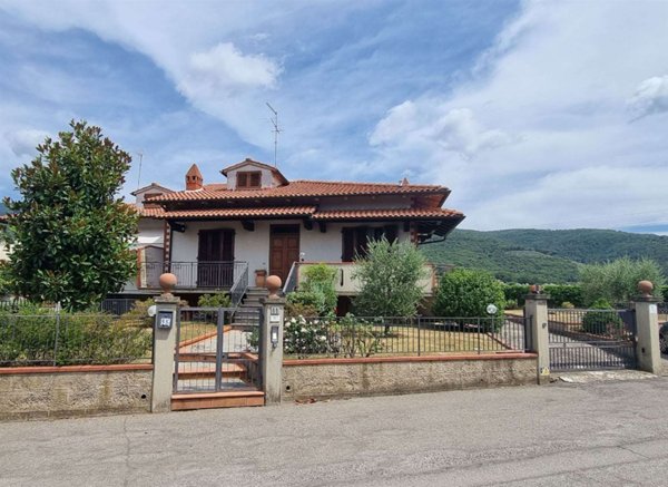 casa indipendente in vendita a Loro Ciuffenna in zona Modine/Gorgiti