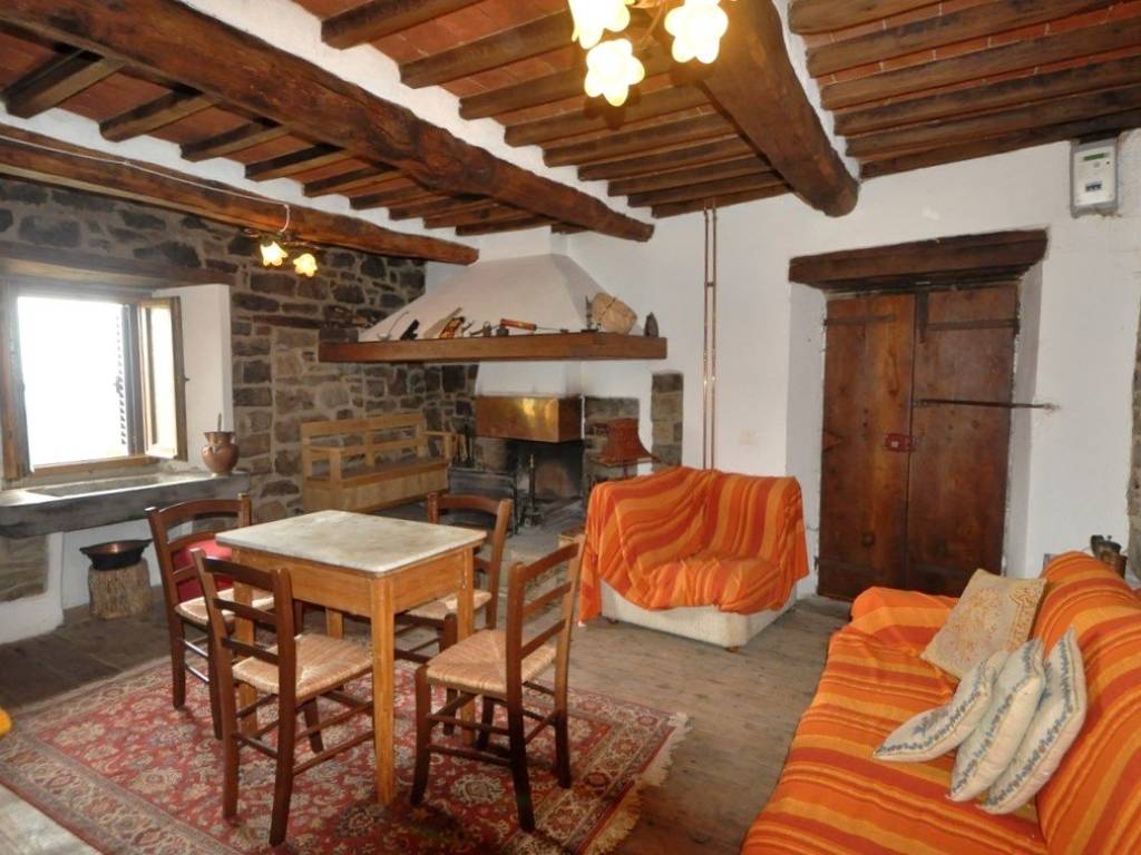 casa indipendente in vendita a Loro Ciuffenna in zona Modine/Gorgiti