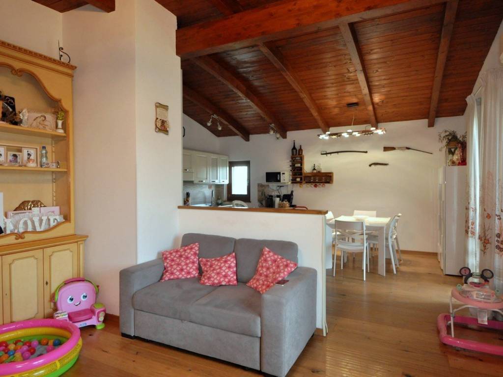 appartamento in vendita a Loro Ciuffenna in zona San Giustino Valdarno