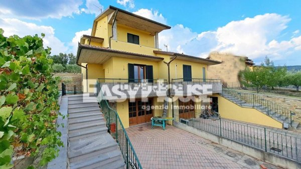 casa indipendente in vendita a Loro Ciuffenna in zona San Giustino Valdarno