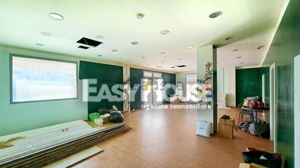 locale commerciale in vendita a Loro Ciuffenna in zona San Giustino Valdarno