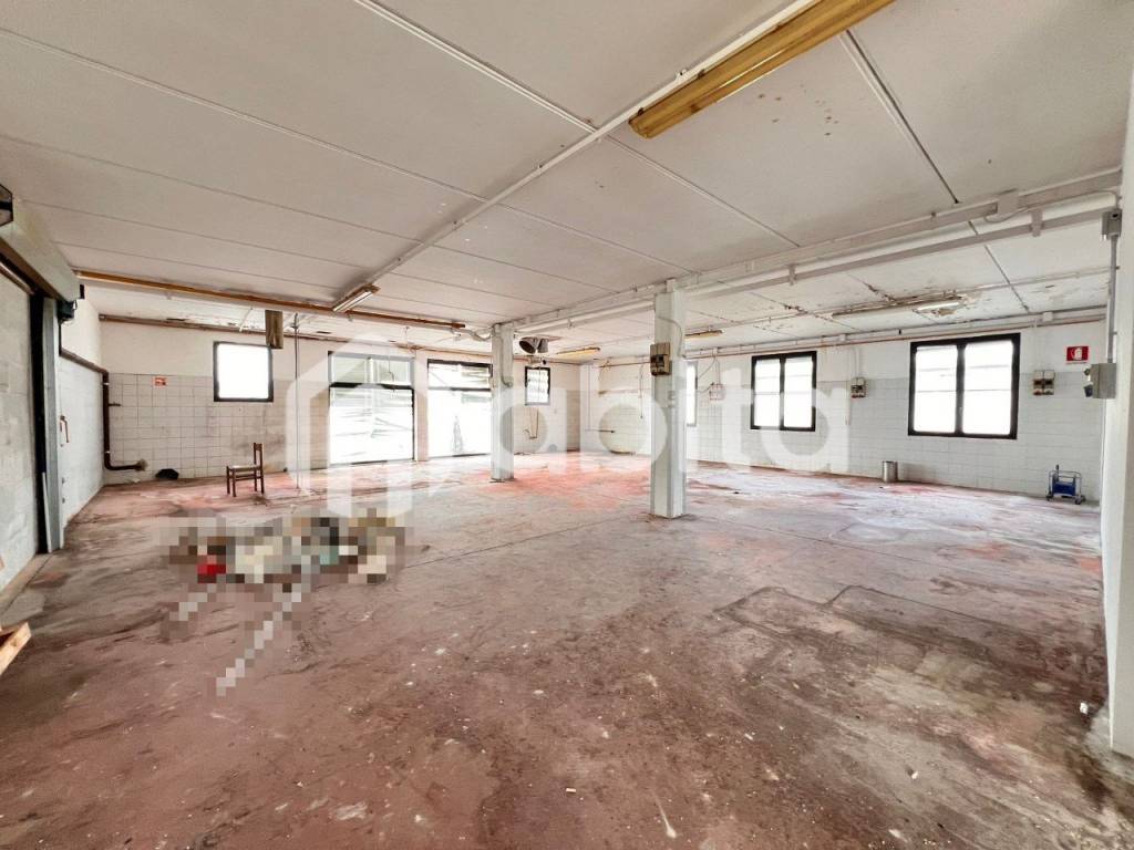 locale commerciale in vendita a Loro Ciuffenna