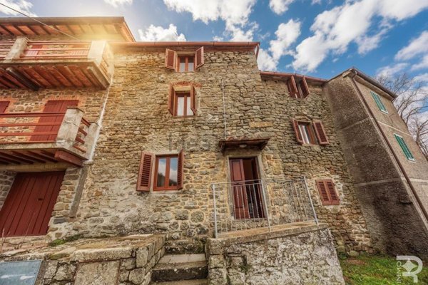 casa indipendente in vendita a Loro Ciuffenna in zona Chiassaia