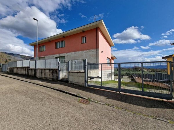 locale di sgombero in vendita a Loro Ciuffenna in zona San Giustino Valdarno