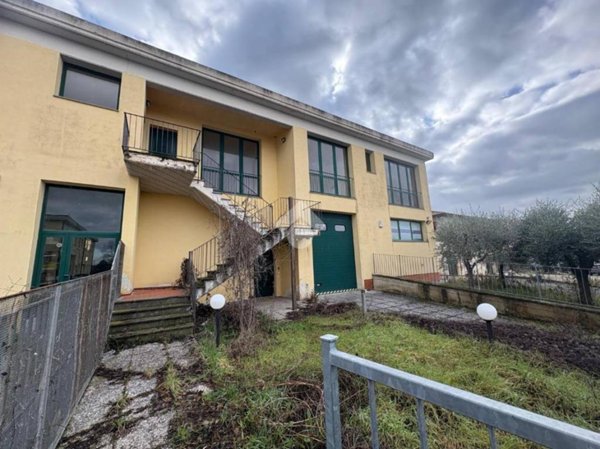 ufficio in vendita a Loro Ciuffenna in zona Querceto