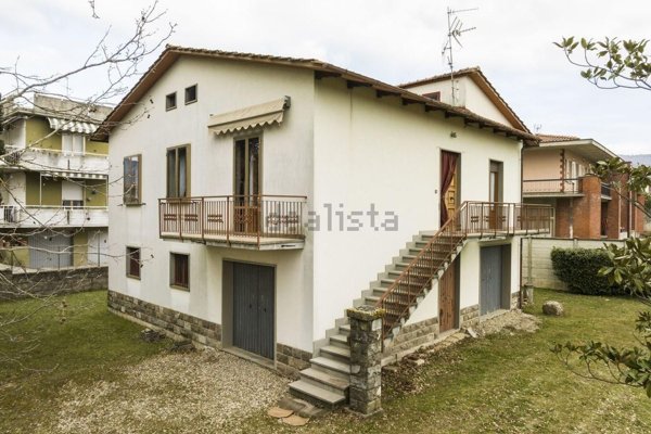 casa indipendente in vendita a Loro Ciuffenna in zona San Giustino Valdarno