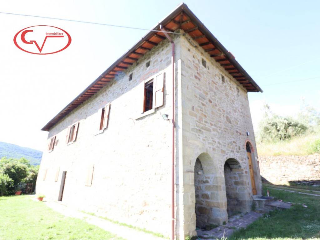 casa indipendente in vendita a Loro Ciuffenna in zona Poggio di Loro