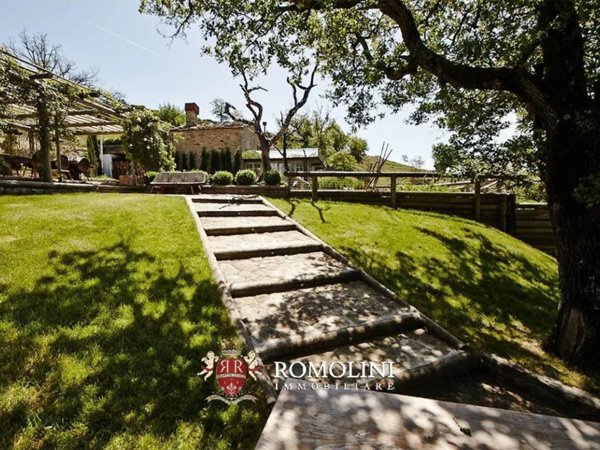 villa in vendita a Loro Ciuffenna in zona Querceto
