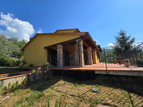 casa indipendente in vendita a Loro Ciuffenna in zona San Giustino Valdarno
