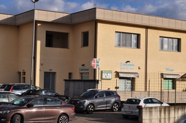 locale commerciale in vendita a Loro Ciuffenna in zona San Giustino Valdarno