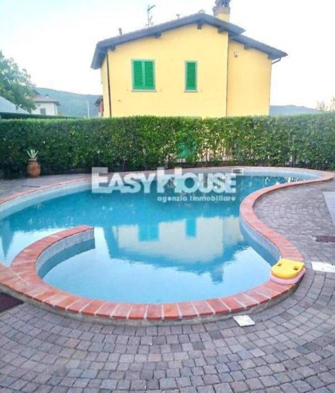 casa indipendente in vendita a Loro Ciuffenna in zona San Giustino Valdarno