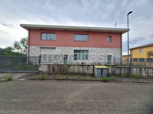 locale commerciale in vendita a Loro Ciuffenna