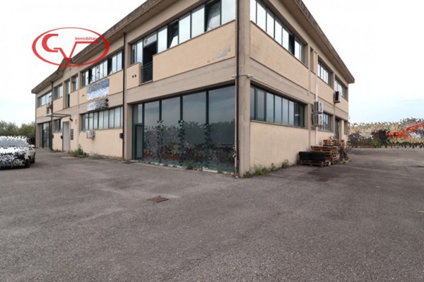 locale commerciale in vendita a Loro Ciuffenna in zona Querceto