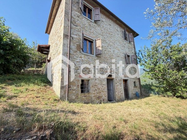 casa indipendente in vendita a Loro Ciuffenna in zona Poggio di Loro