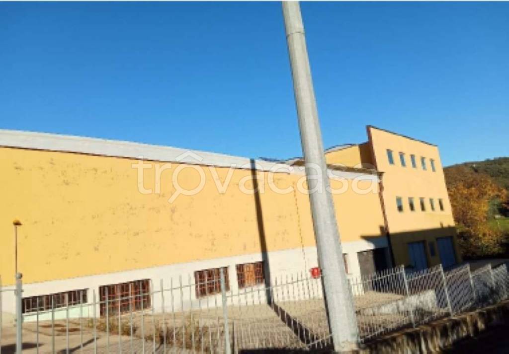 locale commerciale in vendita a Loro Ciuffenna in zona San Giustino Valdarno