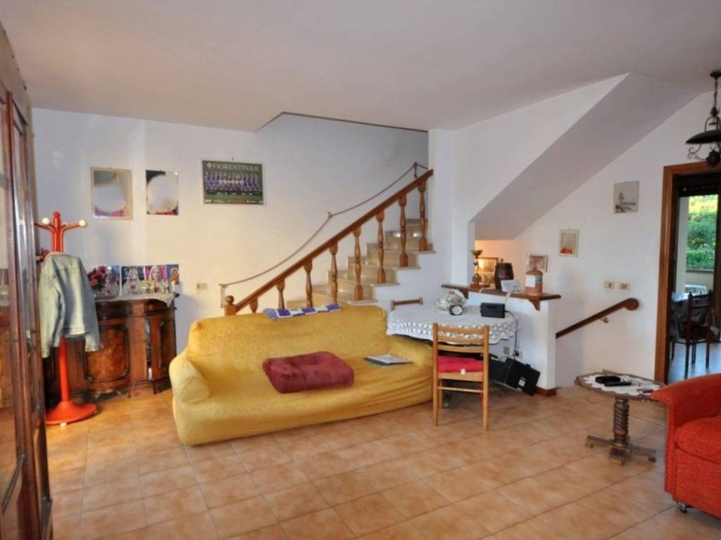 casa indipendente in vendita a Loro Ciuffenna in zona Querceto