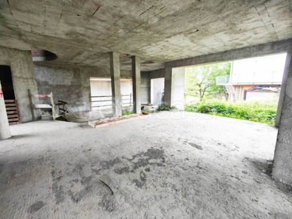 casa indipendente in vendita a Loro Ciuffenna in zona Querceto