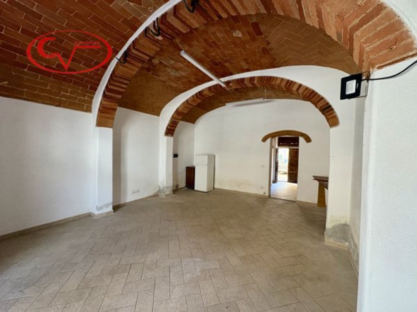 locale commerciale in vendita a Loro Ciuffenna in zona San Giustino Valdarno