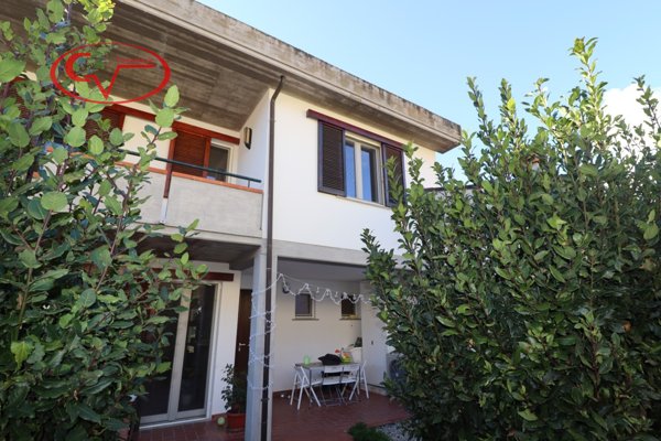 casa indipendente in vendita a Loro Ciuffenna in zona Querceto