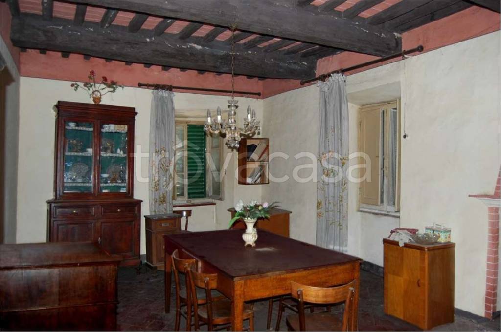 casa indipendente in vendita a Lucignano
