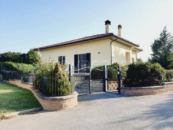 casa indipendente in vendita a Lucignano